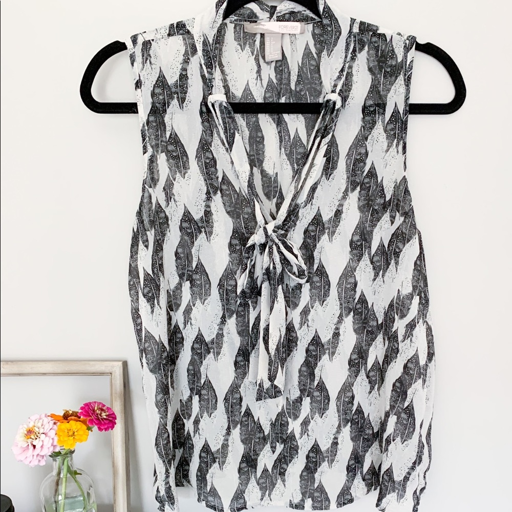 Forever 21 Feather Business Casual Top Siz…